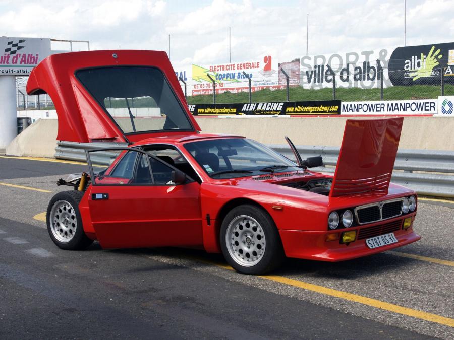  Lancia Rally 037 Stradale 1982 года  (фото 12 из 16)